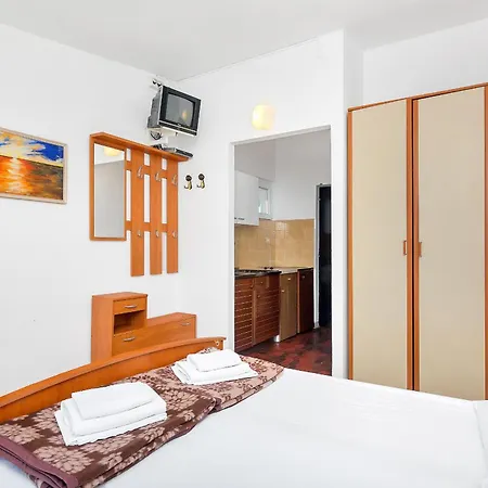 Apartmani Cico Gdinj Exterior photo