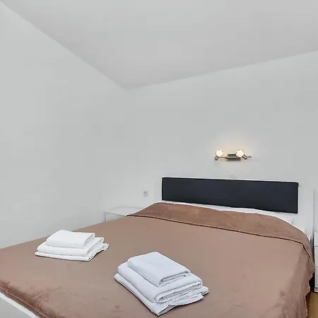 Apartmani Cico Gdinj Exterior photo